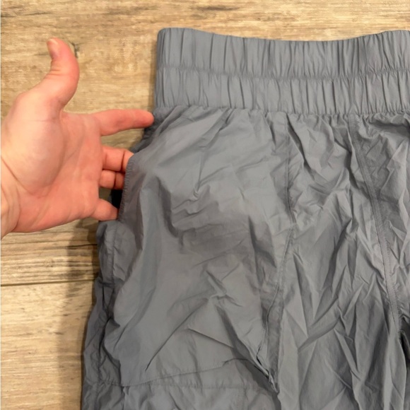 Fabletics Ultra High Waisted Piped Nylon Pant in Gray size M - Picture 6 of 7
